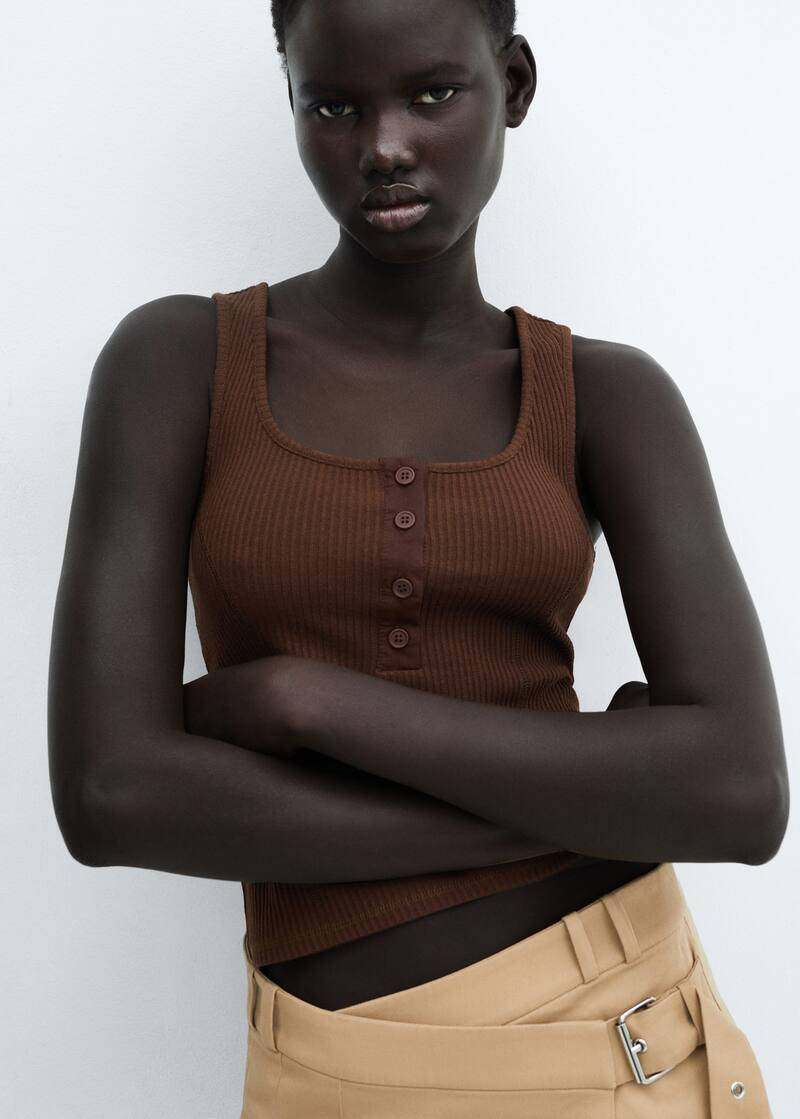Geknöpftes top mit rippstruktur -  Damen | Mango Deutschland | MANGO (DE)