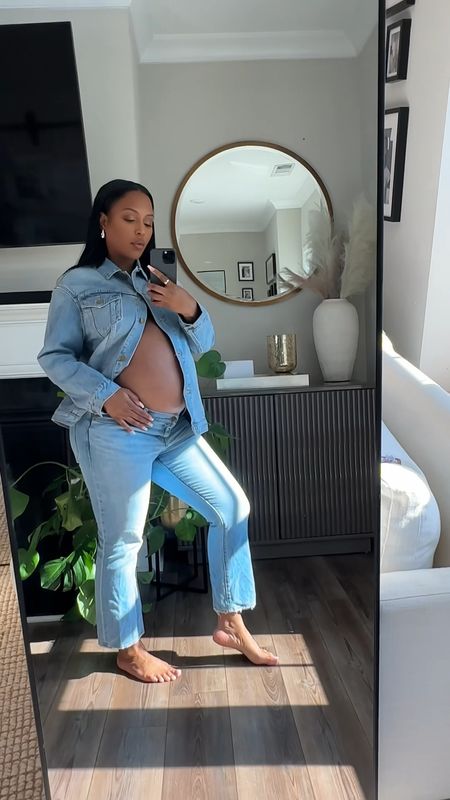 Today I gave my bump some air 🤣🤣🤣 I live in a Canadian tuxedo and I love how comfy Hatch denim are for us preggos🤰🏽🤰🏽🤰🏽

My maternity jeans are a size 30.

#LTKstyletip #LTKVideo #LTKbump