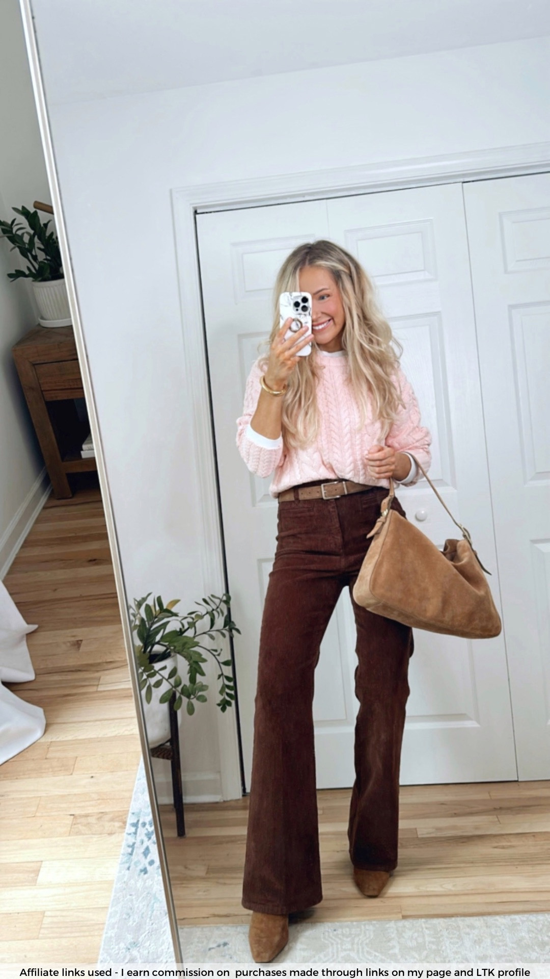 Chocolate brown pants outfit for fall

Pink sweater
Everyday style
Brown accessories 