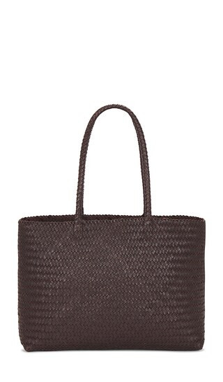 Madewell Handwoven Tote in Chocolate. | Revolve Clothing (Global)