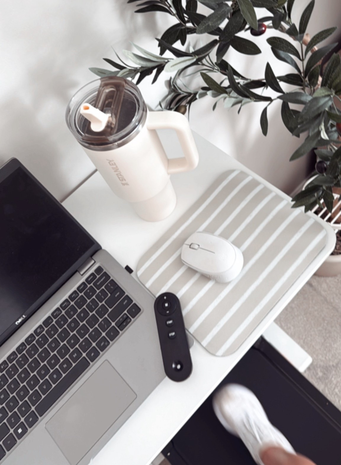 Walking pad because getting your steps in while getting work done is a KEY productivity tip!!! 

Linking the walking pad (inclines!) and desk for my other multitasking queens 🫶🏼