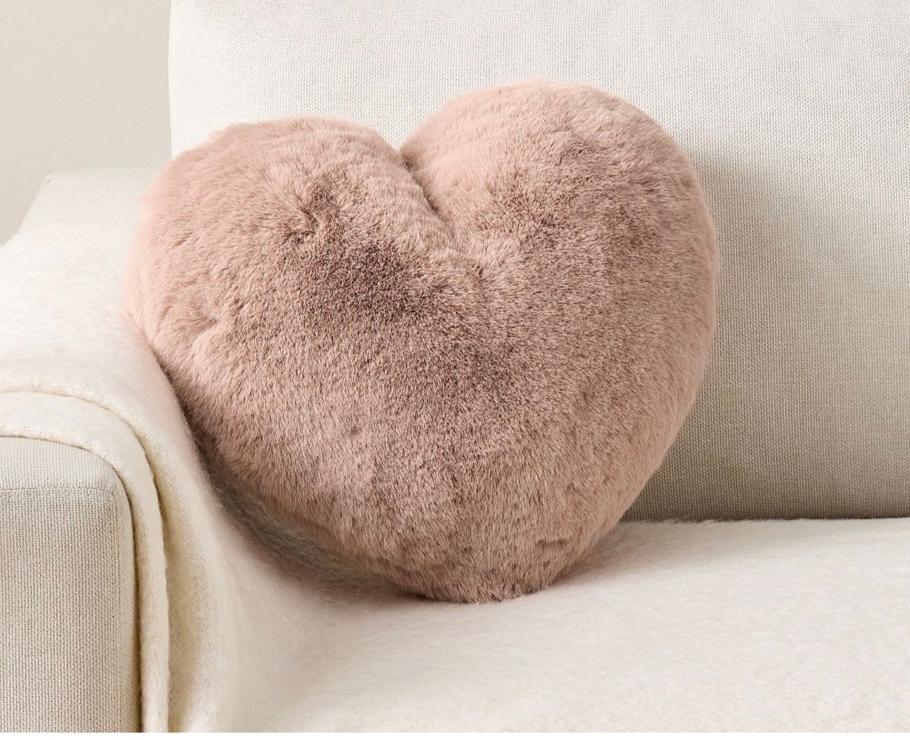 Faux Fur Heart Shaped Pillow


#LTKHome #LTKSeasonal #LTKHoliday