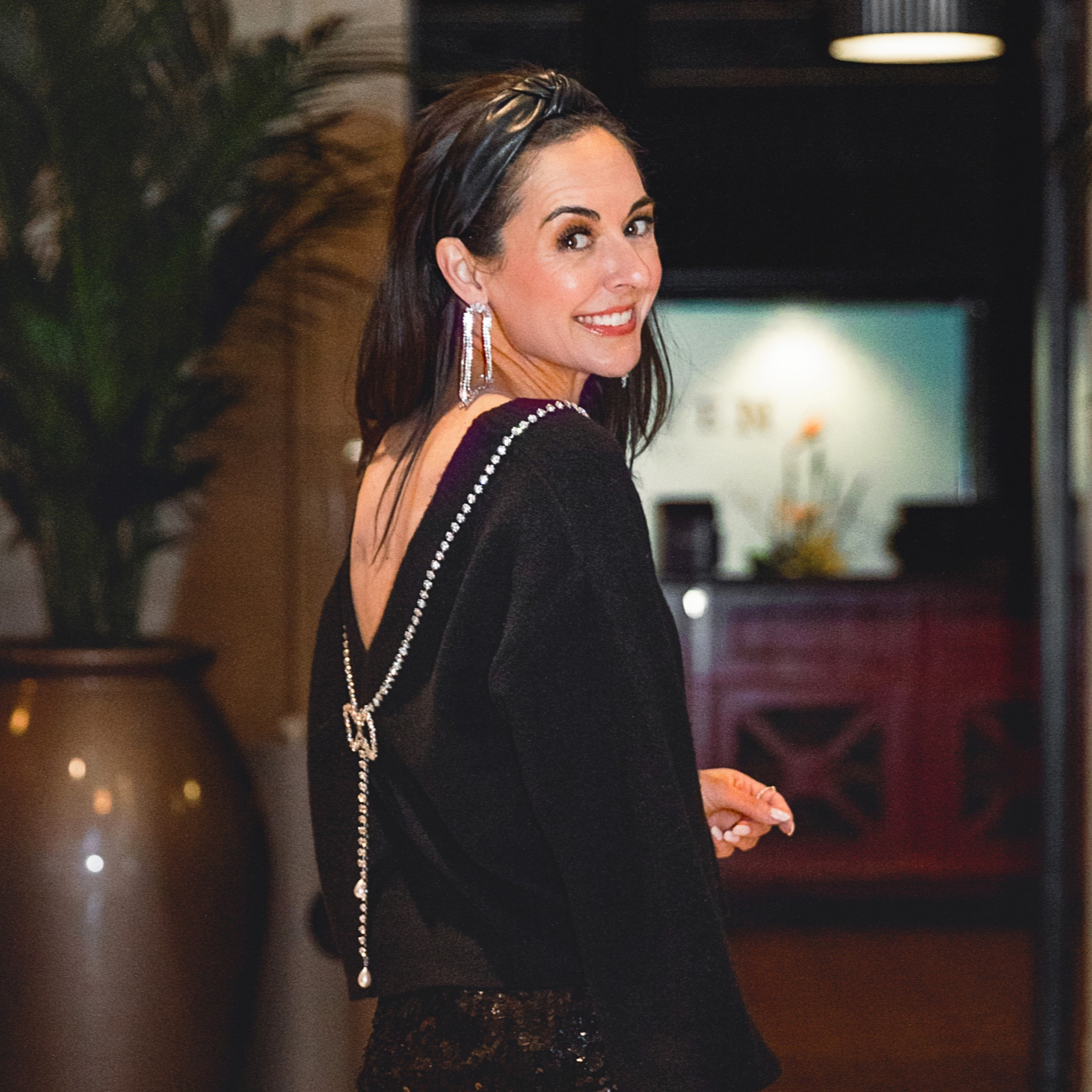 EXPERT BEAUTY TIPS FROM MY GLAM SESSION WITH JASON DOBB

Tip #1- How to achieve glowing skin when you have fine lines 

@tartcosmetics

Tip#2- When to contour your jawline 

Tip#3- How to contour your forehead to make your special occasion makeup look natural.

Tip #4- Put makeup in your hair!

Watch to the end for outtakes. Shop our suggestions with LTK. This is not an advertisement, just some expert tips and some products we love.

@switch2pure