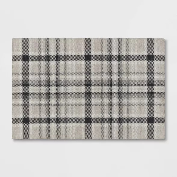 2'x3' Indoor/Outdoor Plaid Tapestry Layering Rug Gray - Threshold™ | Target