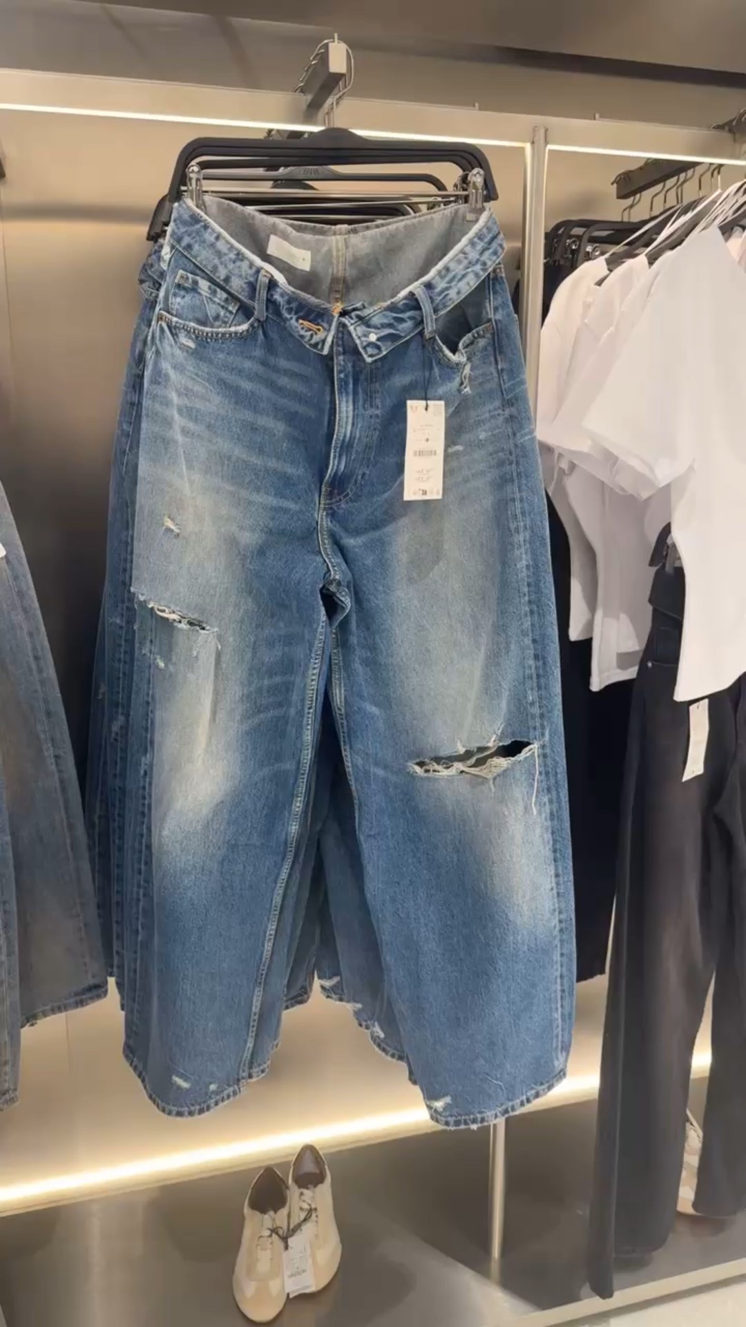 mid rise, foldover distressed jeans! Perfect for spring capsule wardrobe! 

#LTKootd