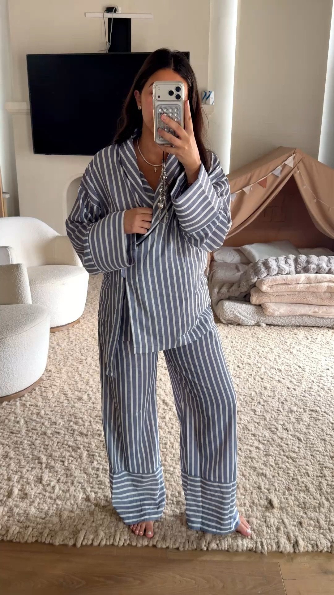 Size: large 

DRESSUpbuttercup.com #dressupbuttercup #dederaad

#LTKdayinmylife #LTKmomlife #LTKootd