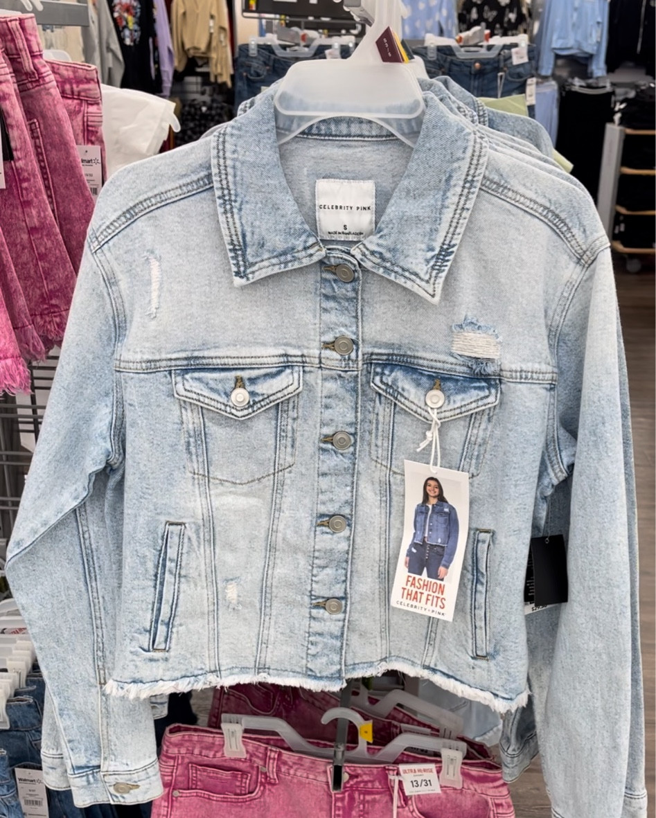 Loving the distressing on this denim jacket 💙 

#LTKunder50 #LTKSeasonal