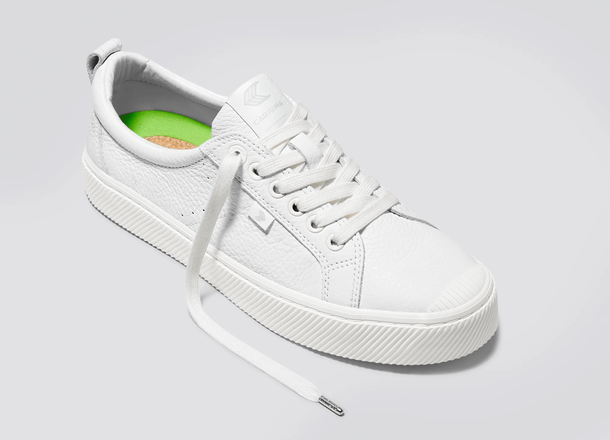 Triple White Premium Leather | Cariuma