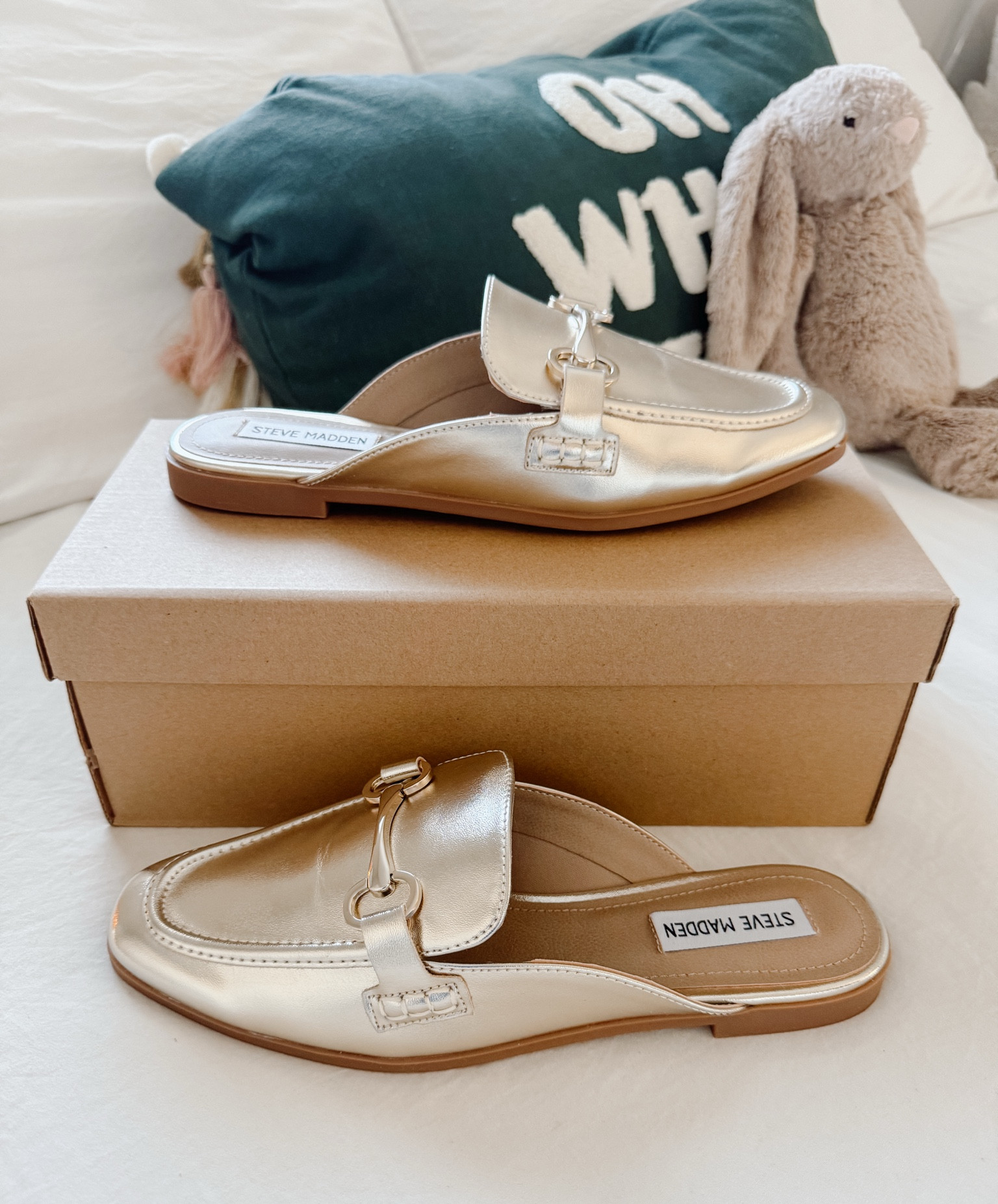 steve madden gold leather mules✨

holiday ootd | outfit inspo | steve madden | nye | gold muless