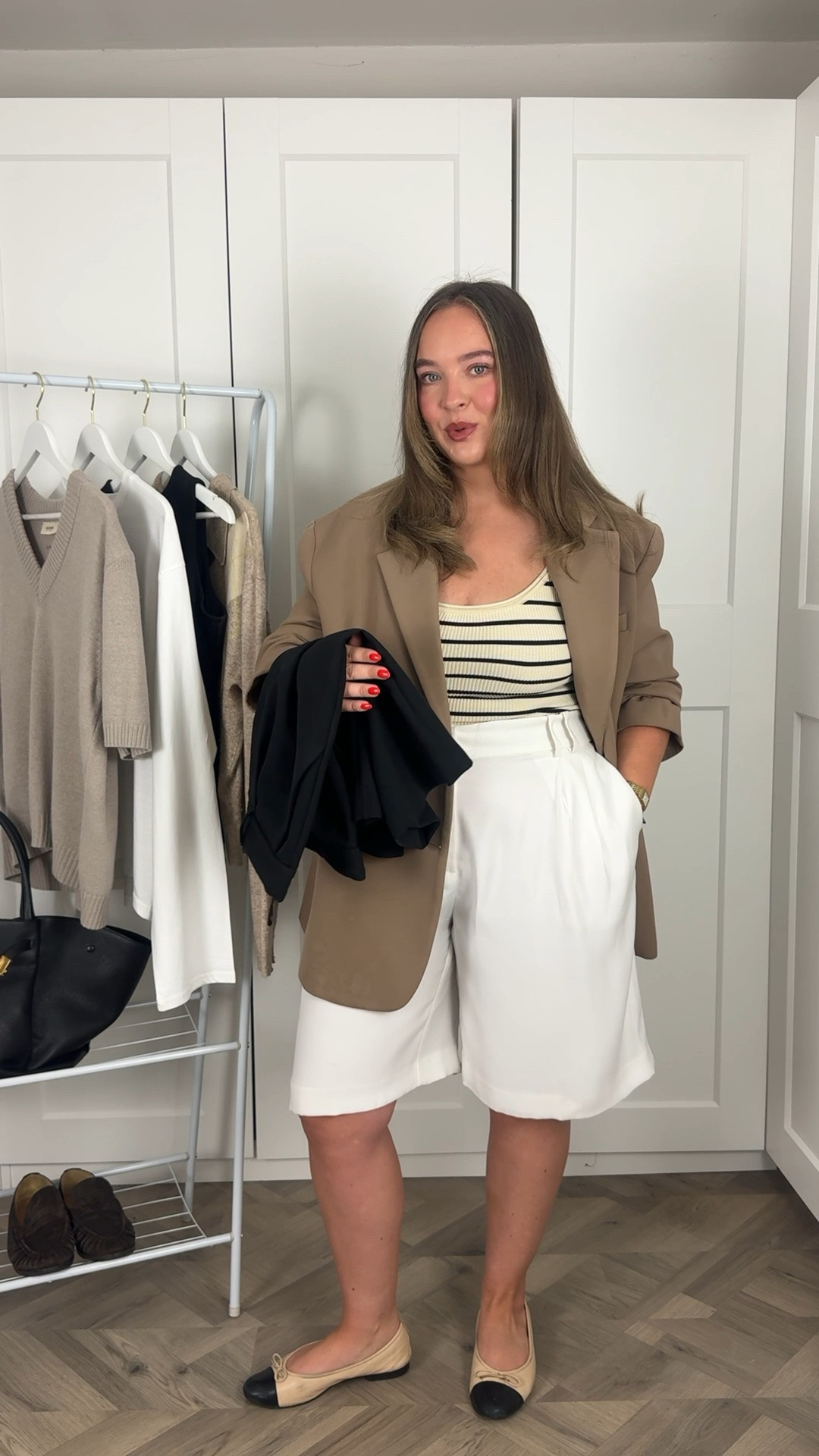 don’t put your Bermuda shorts away just yet - they’re perfect for autumn too🍂

I sized up to a 16 in these H&M ones just so they’re roomier on my thighs

#LTKautumn #LTKstyletip #LTKmidsize
