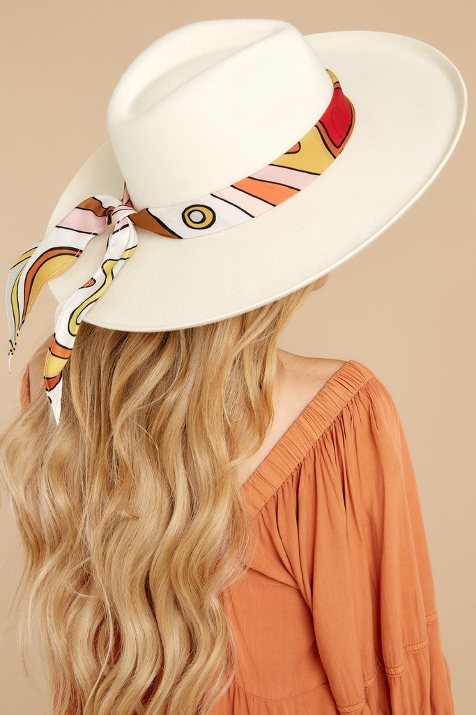 Melodic Off White Fedora | Red Dress 