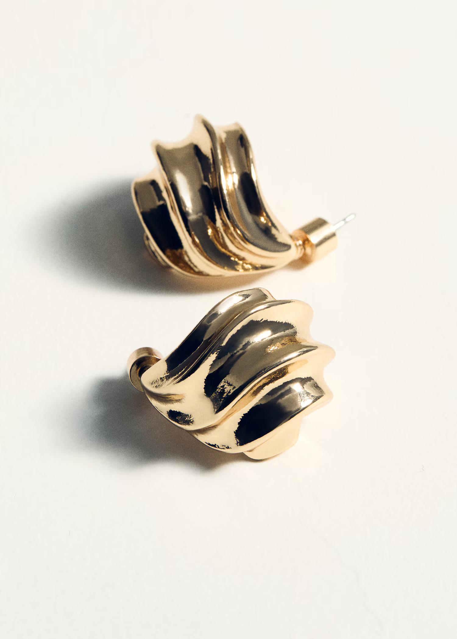 Embossed spiral earrings | MANGO (UK)