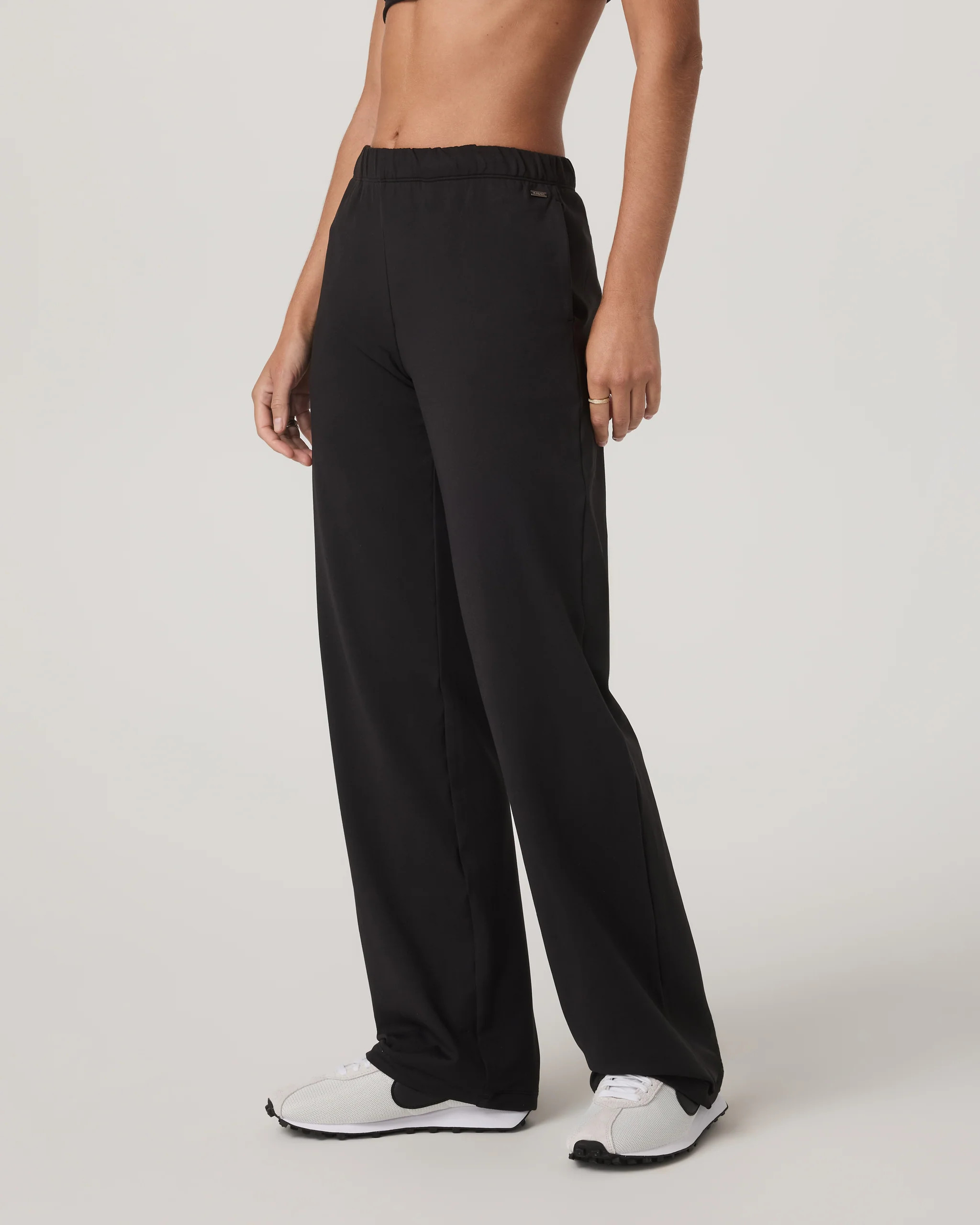 Women's Halo Modern Strght Leg Pant - Short | Solid Black | Vuori | Vuori Clothing (US & Canada)