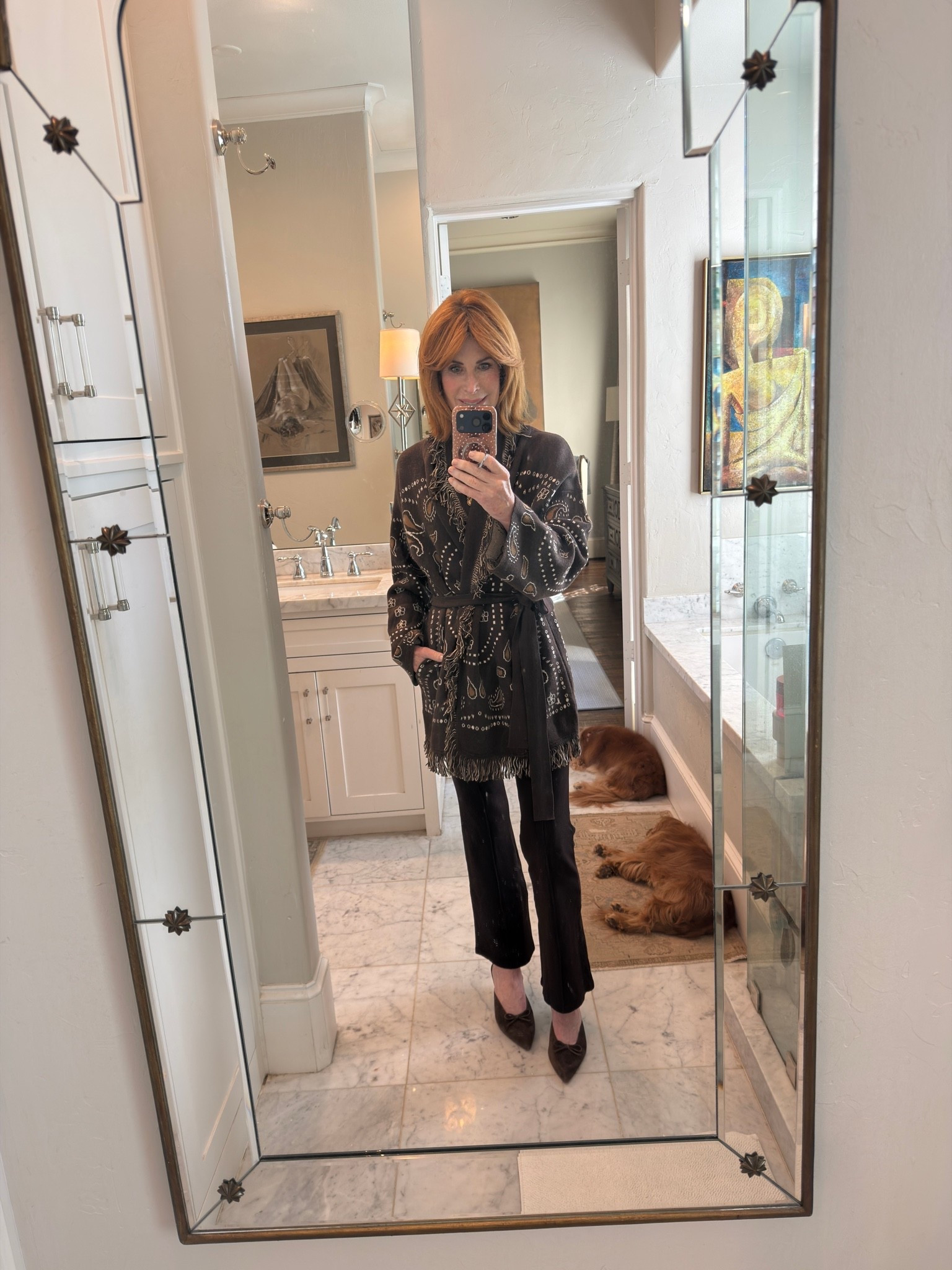 In a chocolate 🍫 mood today! How cute is this “western-ish” cardigan? Wearing it with THE comfiest brown pull on pants! Cardi is a xs-s and pants are xs.