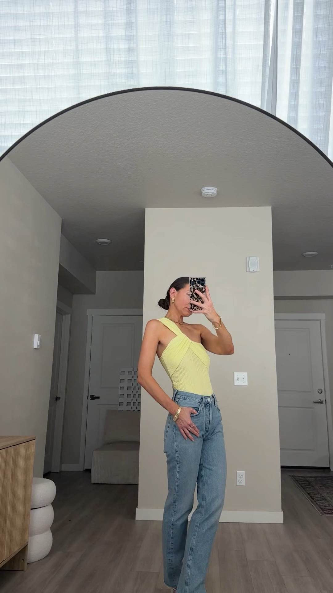 linking exact 
agolde jeans wearing size 25
exact bodysuit top wearing size s 
exact pointy to white kitten heel sandals