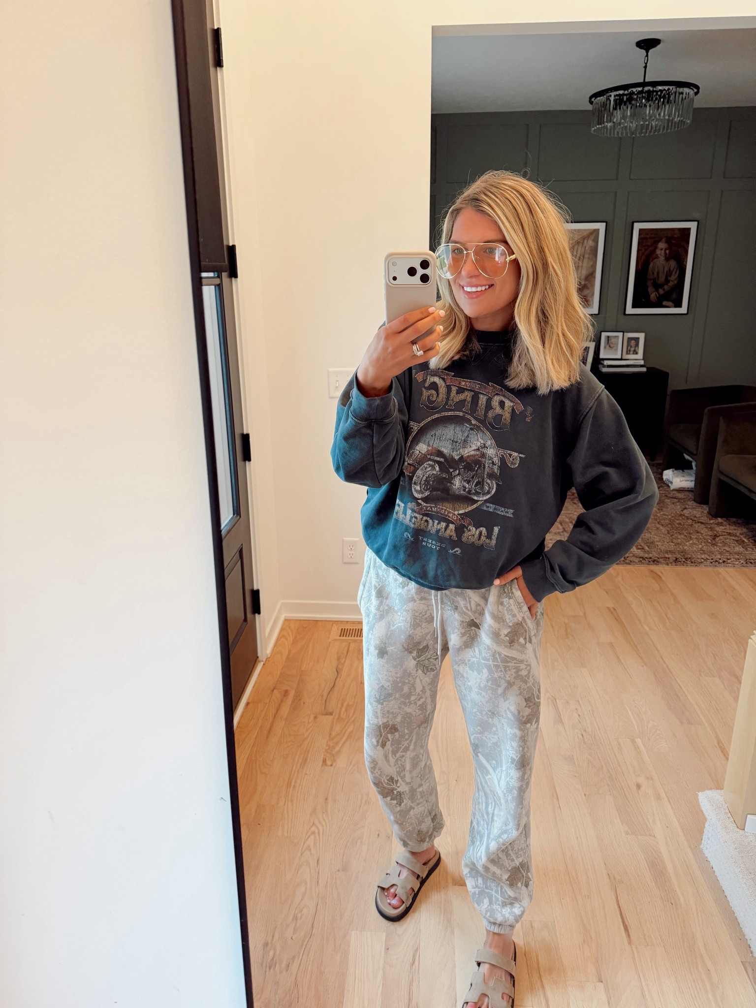 Mom outfit 
Comfy style 
Casual style 
@Anine Bing sweatshirt 
@abercrombie sweatpants 
@stevemadden-us sandals 
