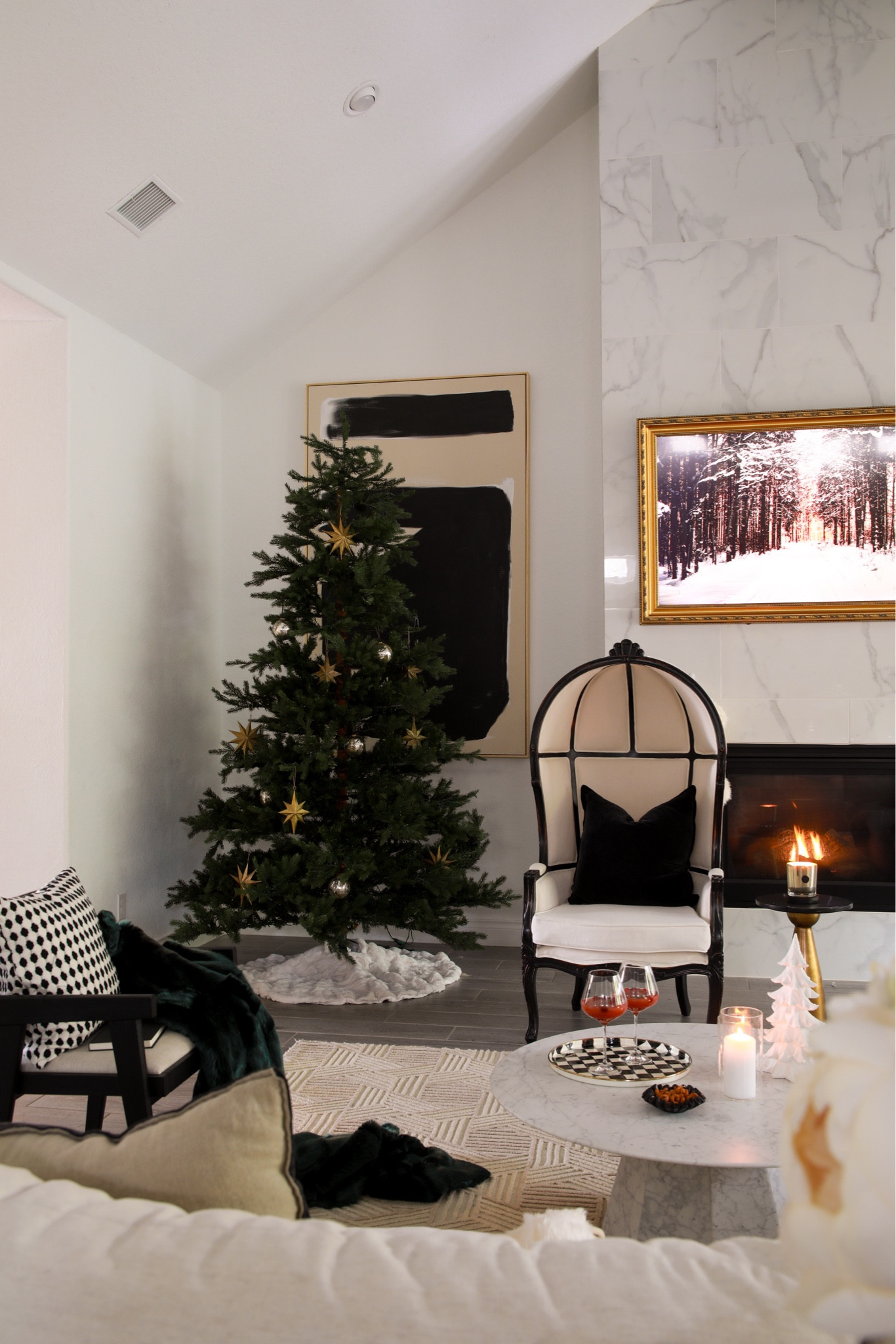 My Christmas living room decor 

#LTKHome #LTKSeasonal #LTKHoliday