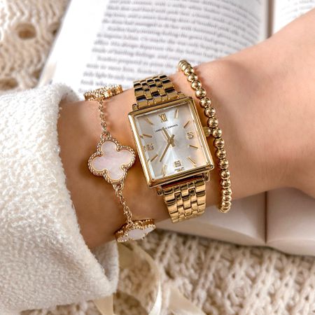 a moment for today’s arm candy! 💖 stack details from left to right: @altardstate double sided clover bracelet // @larssonjennings boyfriend mini classic watch //@baublebar pisa bracelet {i’ve linked a similar watch since i can’t link this exact one - but definitely recommend checking out the exact watch i’m wearing} 
.

#LTKGiftGuide #LTKfindsunder50 #LTKstyletip