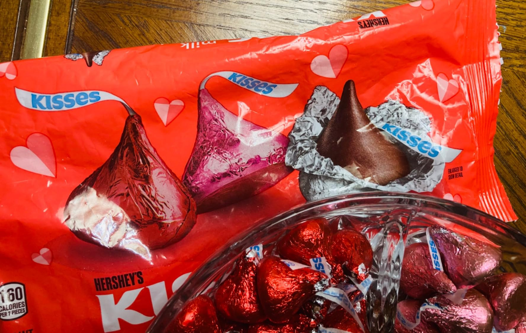 HERSHEY'S KISSES Milk Chocolate, Valentine's Candy Bag, 10.1 oz | Amazon (US)