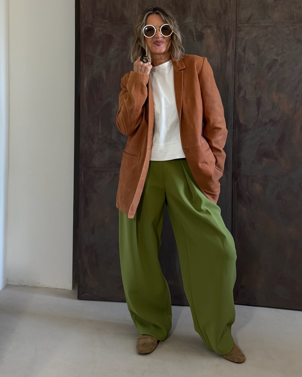 Mein ootd in den Trendfarben pistazie/oliv 🫒 mit cognac 
Wildleder trifft auf Balloonhose
Dailylook Stilblockstyle