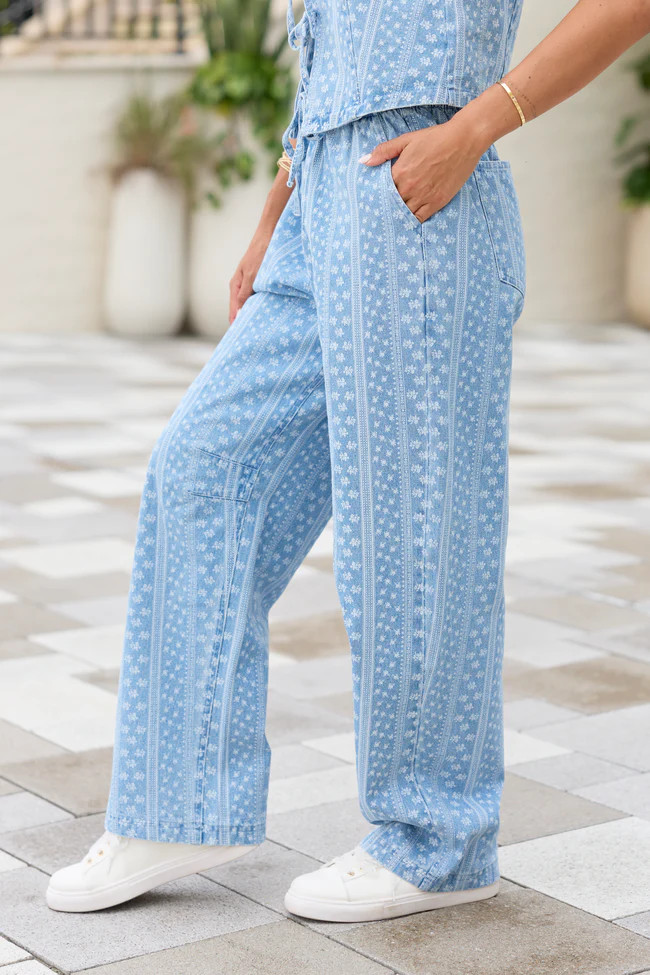 Maeve Blue And White Floral Printed Barrel Pull-On Jeans | Pink Lily