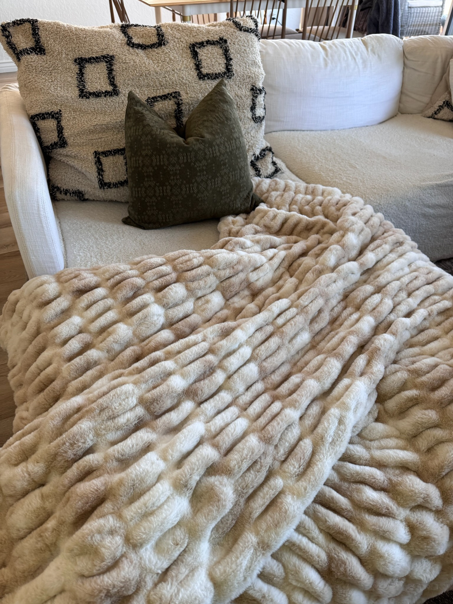 Which color blanket should I get?? I have the large, and need to grab the small and baby sizes too!

Code: Mimi for 50% off 
5/21 - 5/27 

Throw blanket, luxury blanket, home decor 

#LTKHome #LTKGiftGuide #LTKFamily