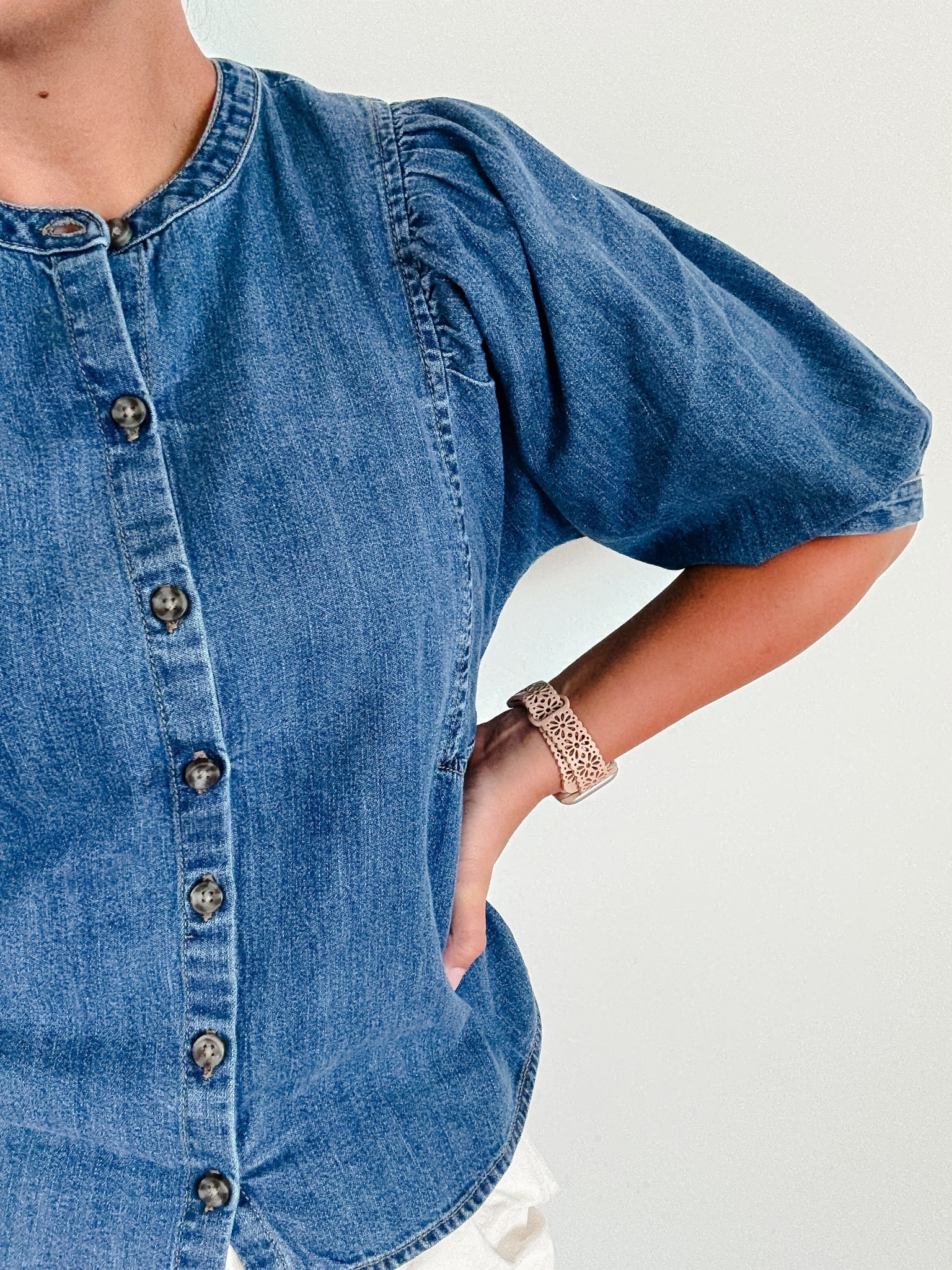 The perfect denim top💙

#LTKSeasonal #LTKFallSale #LTKFindsUnder100