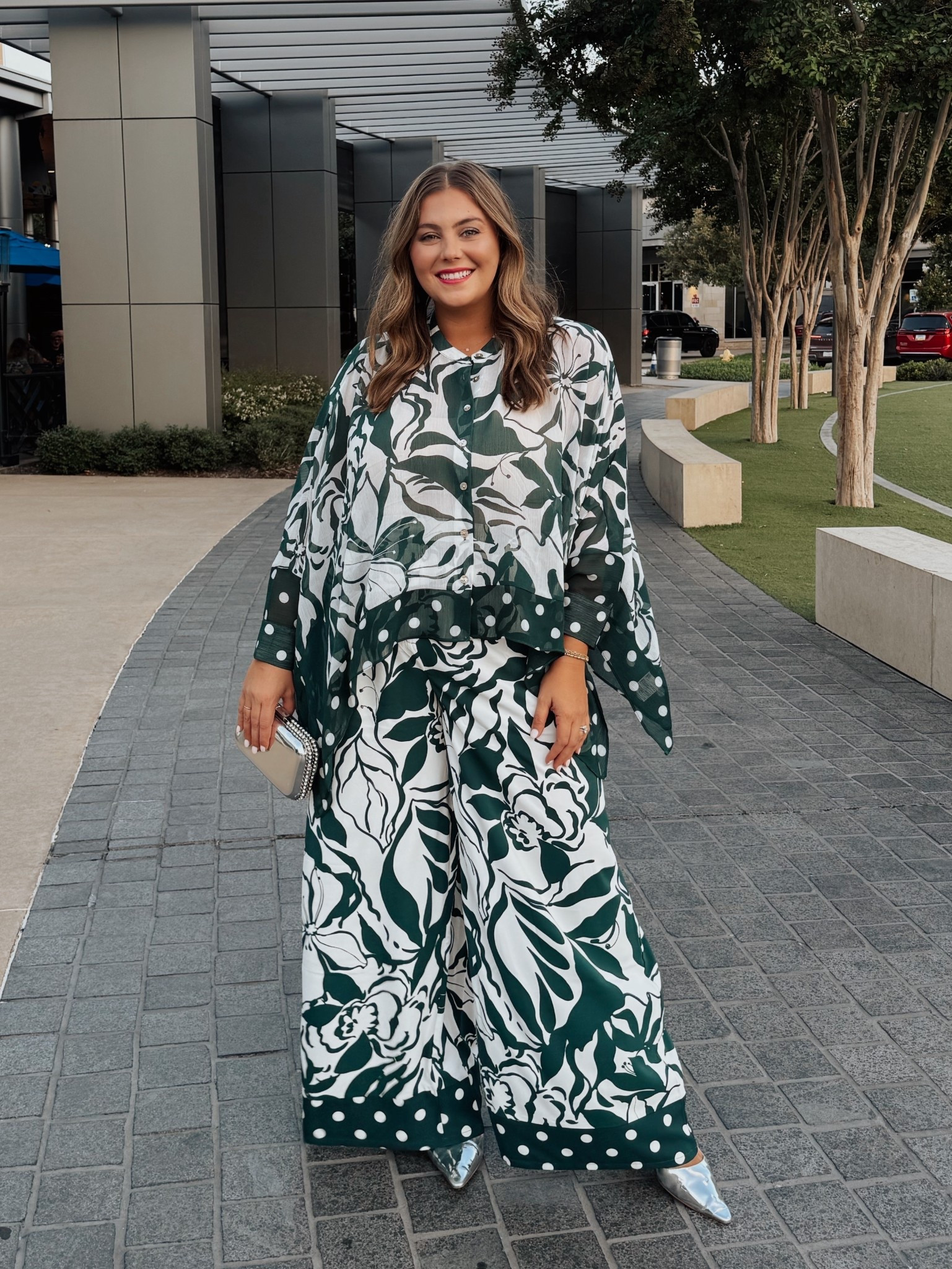 Wearing size XXL in both top & bottom. Use CARALYN20 at Shapermint sitewide. Use CARALYNM at Cakes Body. 

#LTKPlusSize #LTKStyleTip #LTKCon