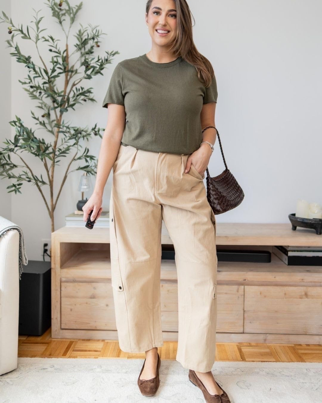 Easy fall outfit formula 🍂 A classic tee + relaxed utility pants + ballet flats is simple, comfortable and still feels pulled together. Love these neutral tones for everyday wear.

midsize fall outfit, size 12/14, utility pants outfit, neutral fall style, ballet flats outfit, casual fall fashion, everyday outfit idea, midsize fashion