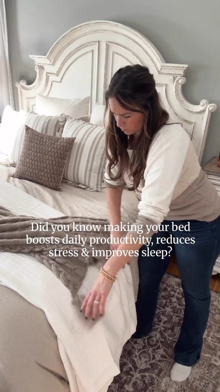 My work here is done. Saturday goals crushed by 8AM! 😅
Do you make your bed everyday? 

Today I’m off to go shopping for a few last minute things for a girls trip I’m taking later this week with some of my fav girlies. And I have my college kids home for spring break so I’m hoping my daughter will tag along because she needs a proper suit for her summer internship. And, I still have a bunch of cleaning & organizing to do too, so it’s a good thing I got my day off to a productive start. Happy Saturday! 

🛒🔗 For links to all my bedding, comment SHOP and I’ll DM it all right to you. 

#bed #bedroominspo #bedding #target #decor