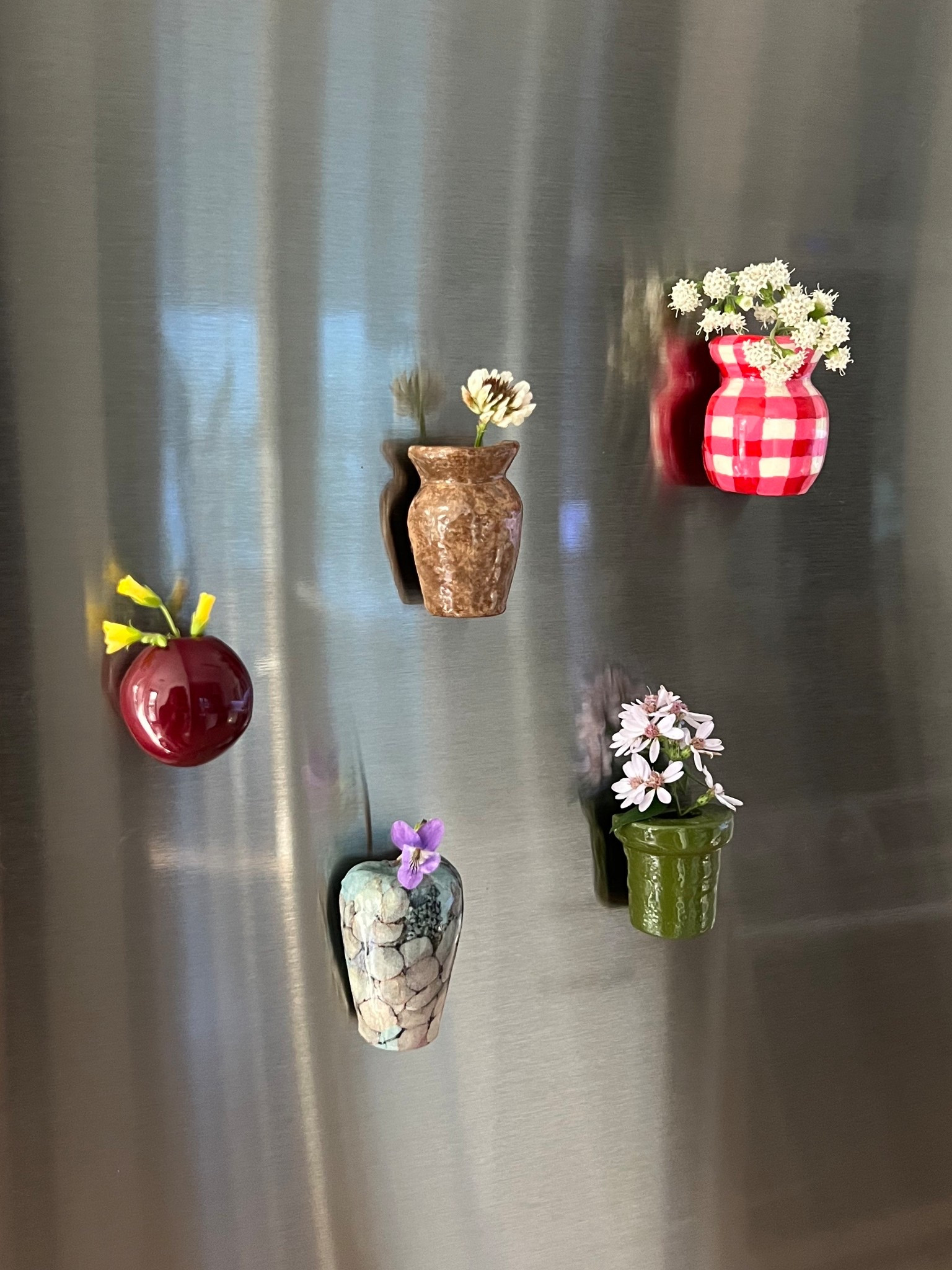 DIY MINI PLANTER FRIDGE MAGNETS #diy #homedecor #crafts #pottery #airdryclay 
