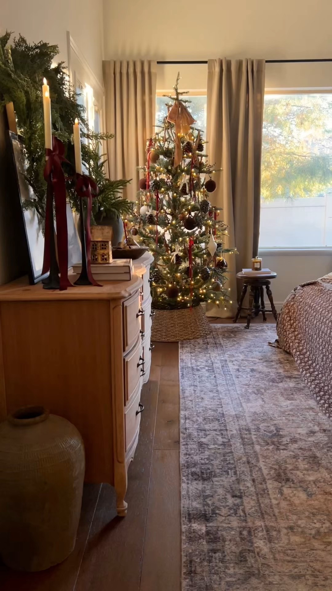 Christmas bedroom 

#LTKGiftGuide #LTKHoliday #LTKSeasonal