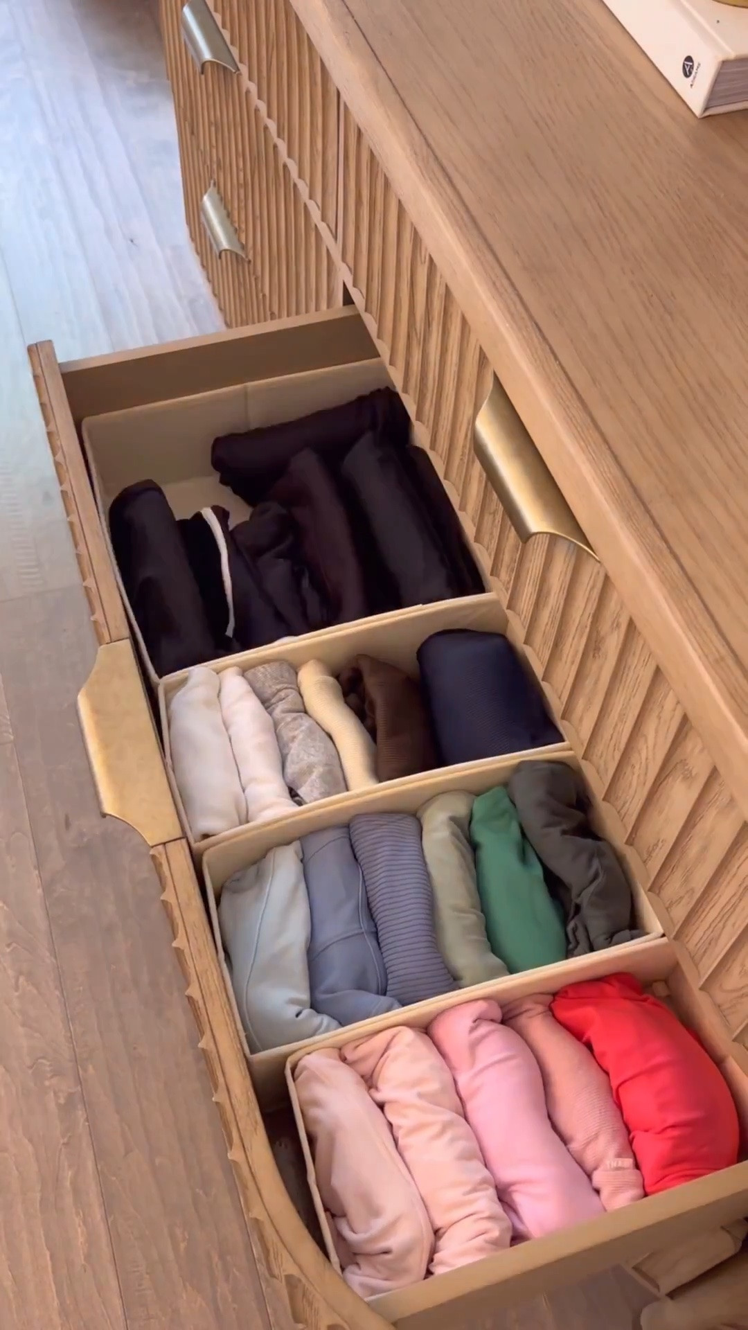 Organize my dresser with me 🤍 linked my fave organization finds for it below! 



Home organization, organizers, dresser, cleaning, clean home, sidneymarieduke 

 #LTKHome