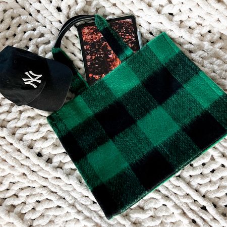 This flannel tote is SO cute!! And it’s a great size!

Tote bag | plaid bag | fall bag | fall purse | bag finds | iPad Air | iPad accessories 

#LTKitbag #LTKstyletip #LTKunder50