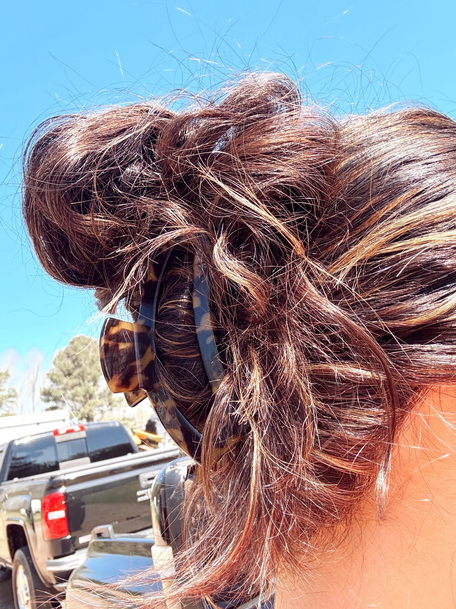 the ONLY clip that holds up my thick and long hair! i’ve bought it so many times😍 