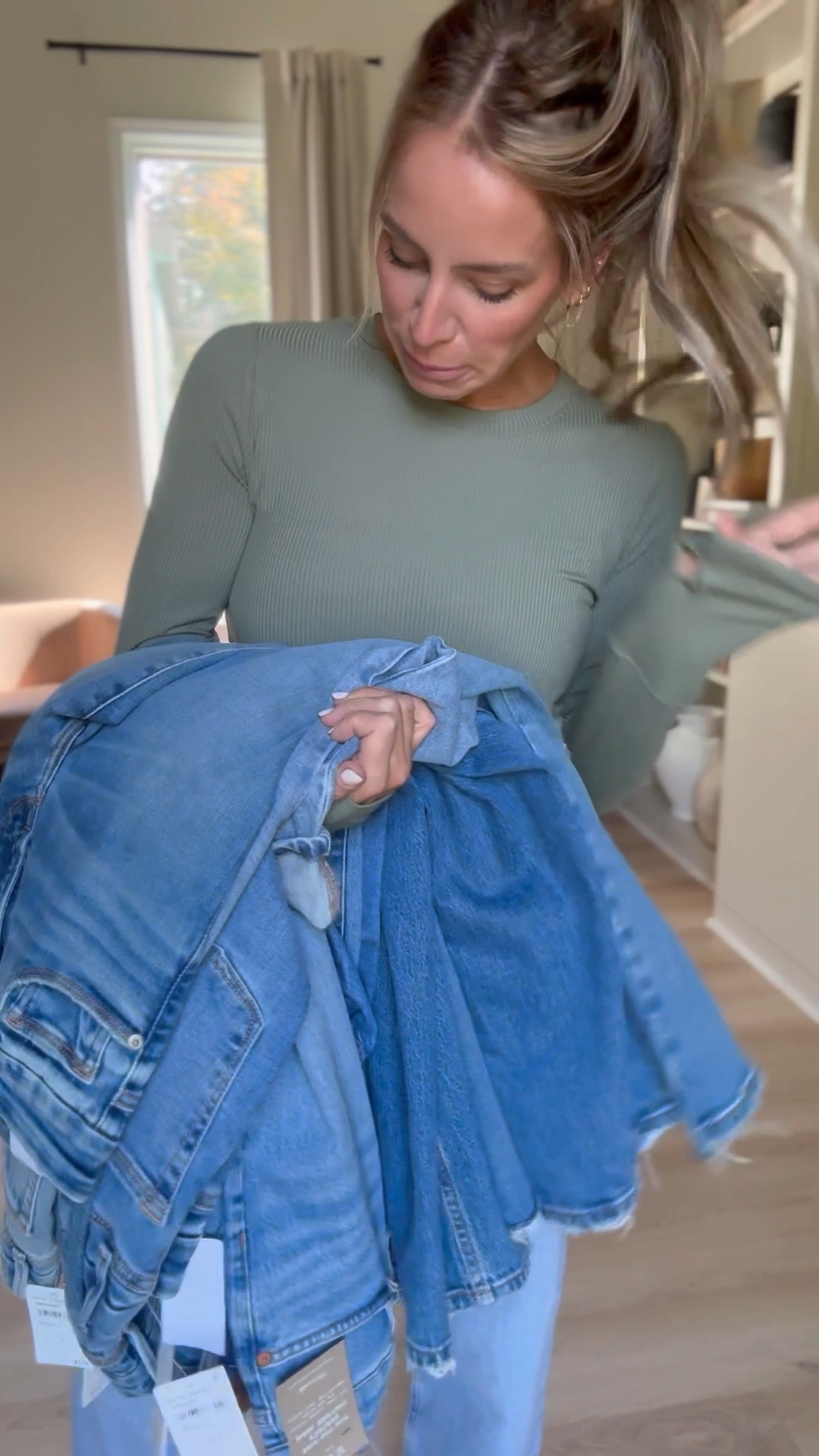 Good American denim try on! 
Weekender: size 0
Mini boot: size 2
90s relaxed: size 2
Always fits: 00-4