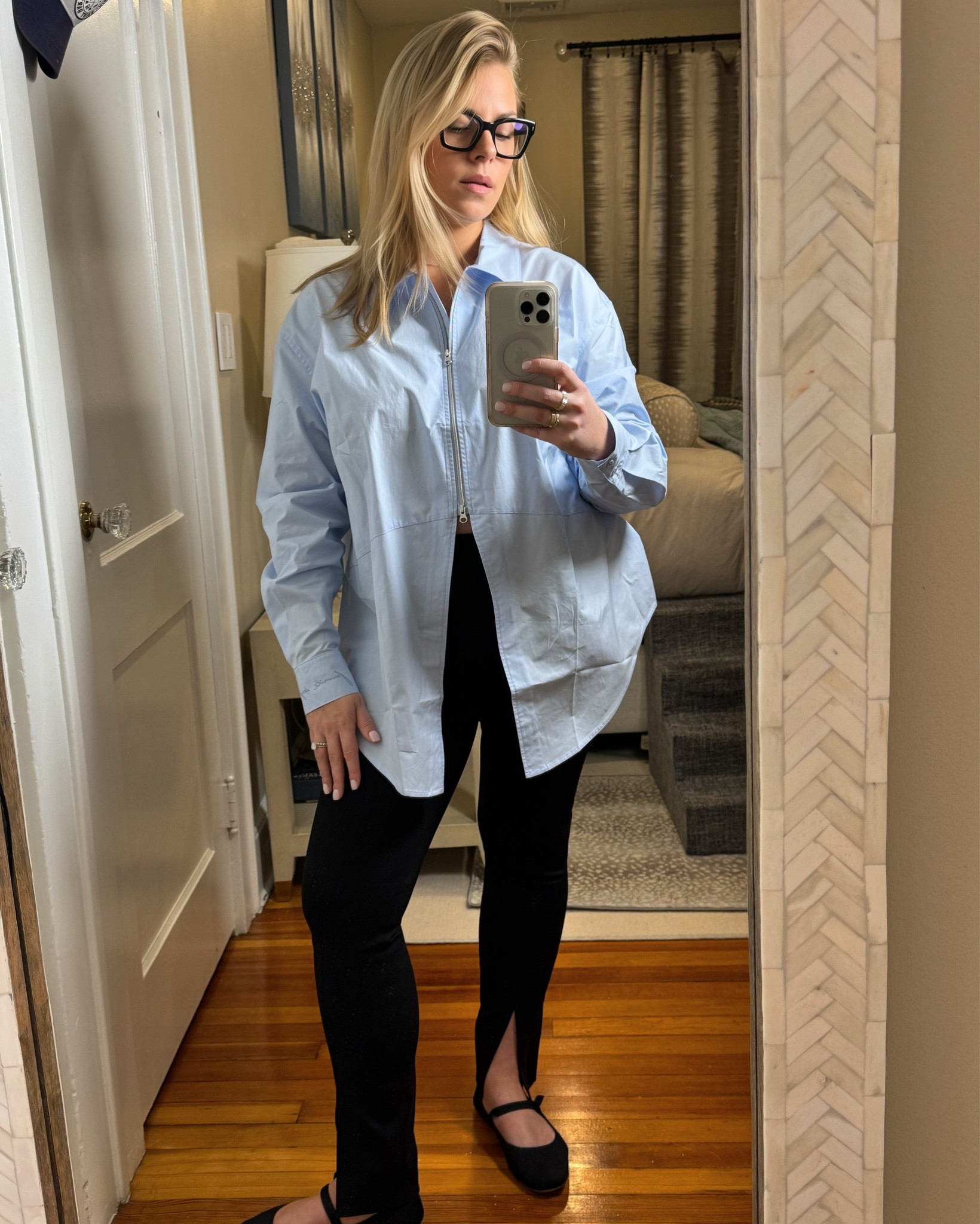 Office Outfit

Favorite daughter casual style office work corporate what to wear to work smart casual style 

#LTKWorkwear #LTKStyleTip