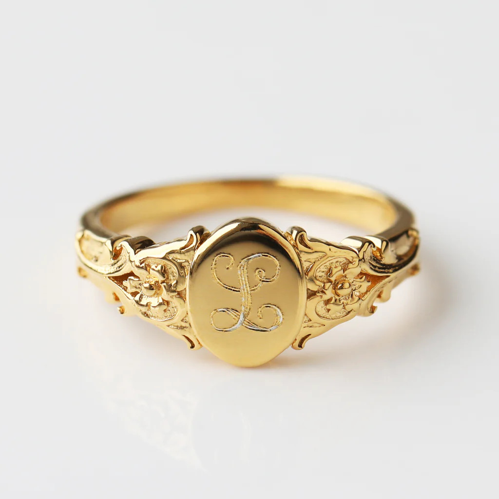 Louise Thompson Chapters Vintage Signet Ring | Carrie Elizabeth
