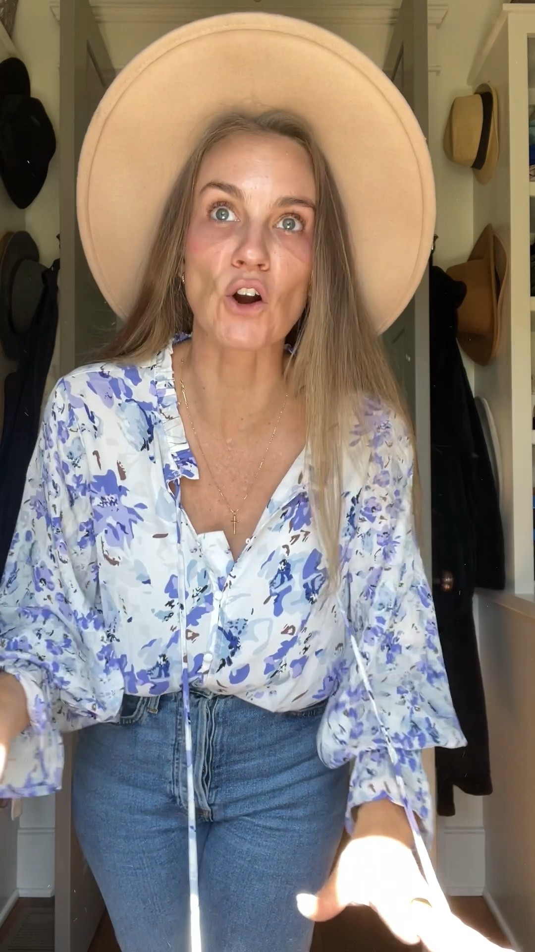 Hello Gorgeous! Here’s the cutest boho floral top for Fall that I found on Amazon. Such a great price! Wearing size small.
Follow me ➡️ @angelalanter

#LTKstyletip #LTKunder50 #LTKSeasonal