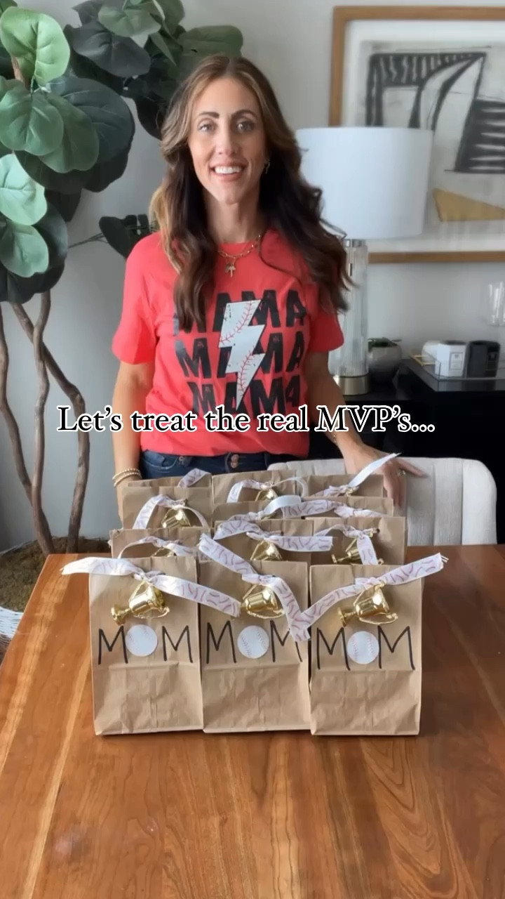 Let’s hear it for the real MVPs this weekend ⚾️❤️💫

I’m re-sharing these little baseball mom care packages I put together for Mother’s Day weekend because if you know, you know… the early games, the long days at the field, the snacks, the sunscreen, the cheering—these moms show up for it all 👏🏼

I kept them simple but cute (and actually useful!)—perfect to hand out at the games:
• Kraft gift bags + “MOM” lettering
• Ribbon + mini gold trophies 
• baseball hair ties
• sparkling water 
• eye patches 

*so many other cute things you can add!! ⚾️

Such an easy way to make the moms on your team feel seen and celebrated ❤️

Comment MVP and I’ll send you the link to everything I used to create these baseball mom bags for Mother’s Day weekend ⚾️✨ https://liketk.it/6buVE

should I create another version for this year?! 🤔If I do, I’ll try to share it in the next day or two so you can copy!!! 🤗

#BaseballMoms #TheRealMVPs #BaseballLife #MothersDayWeekend #BaseballSnackBags