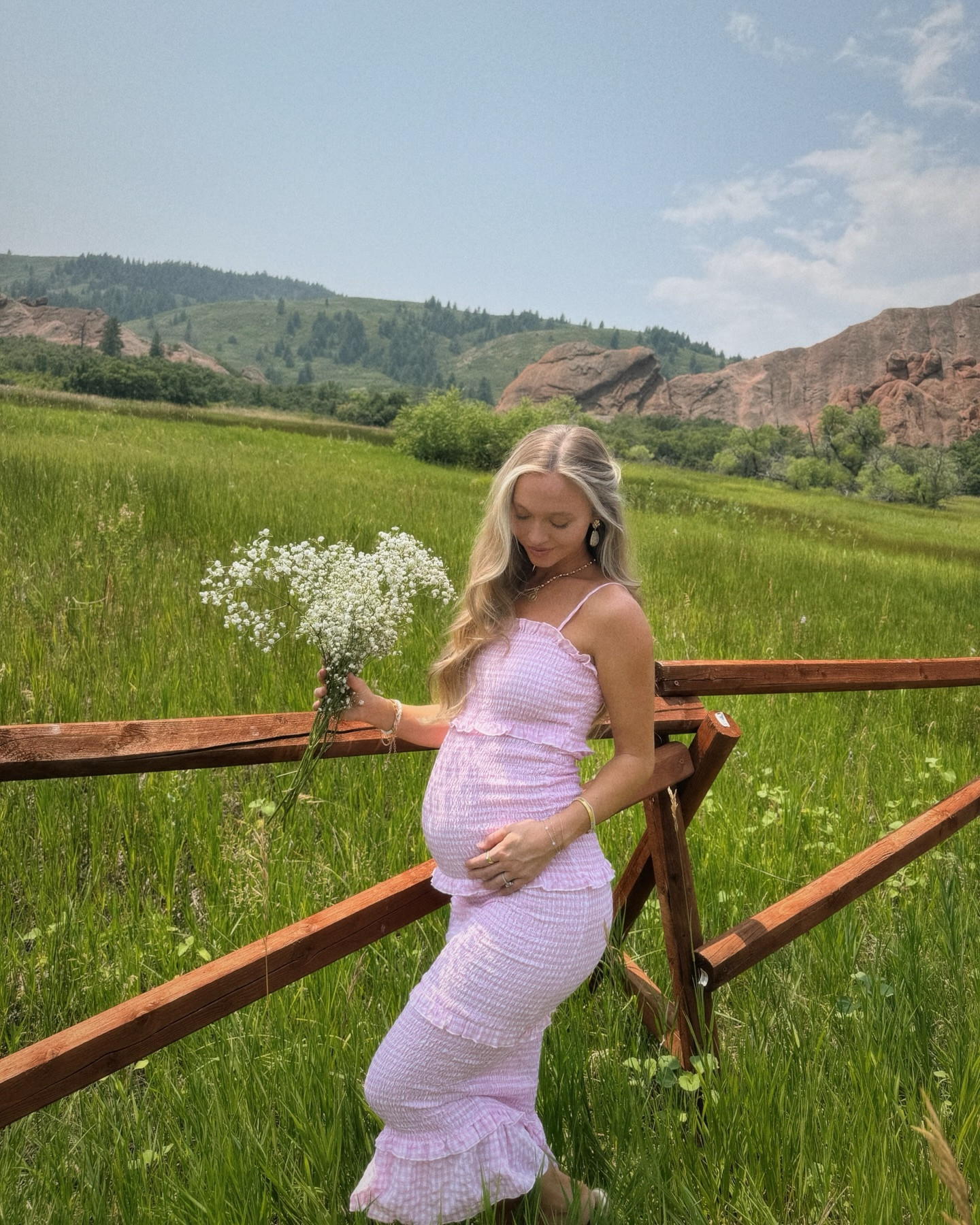 Boy moms can wear pink too🤰🏼
dress: @pinkblushmaternity MADISONP25