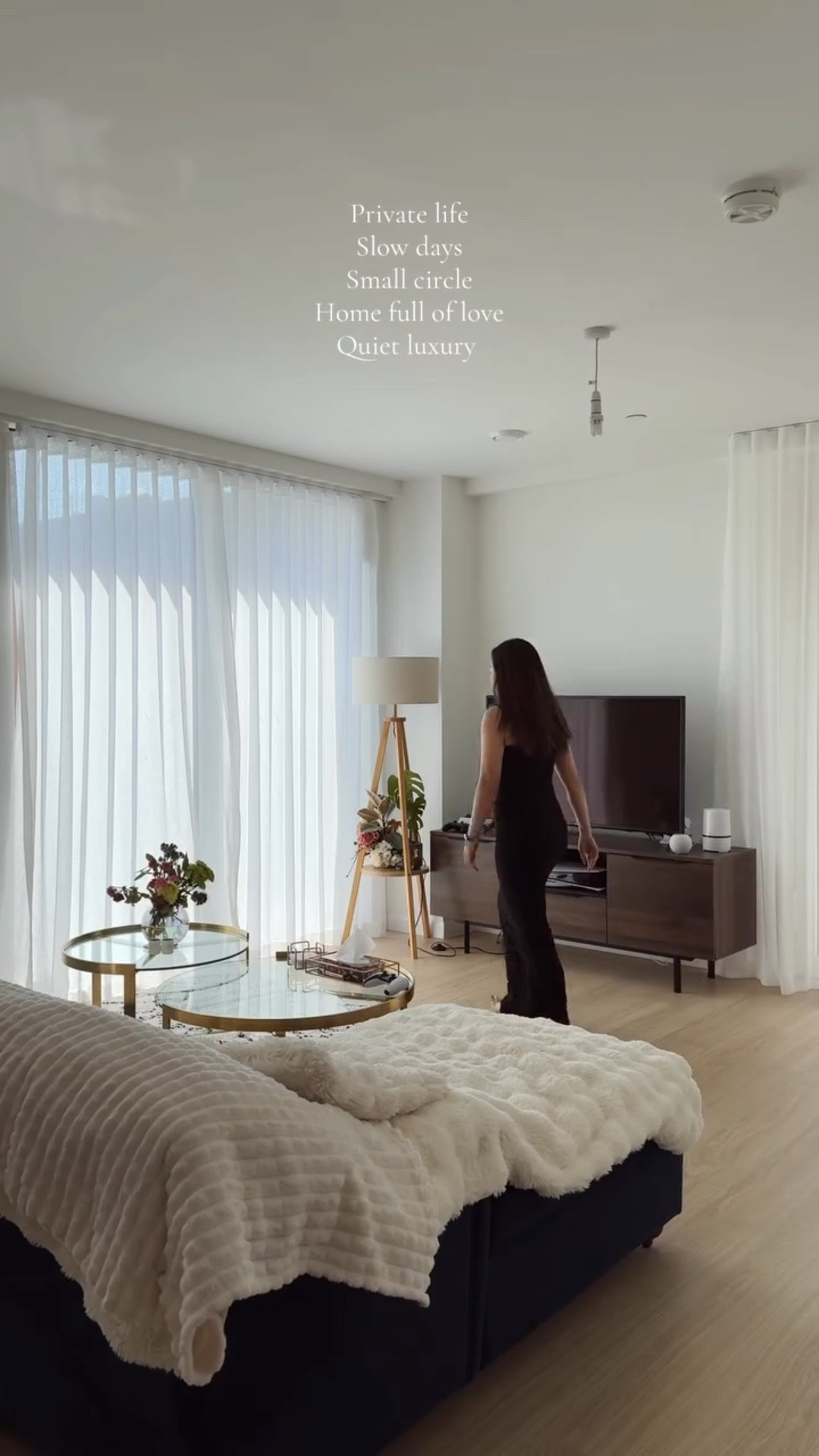 Being a social media content creator, but living a very private life — very demure, very mindful. 💫 

#luxury #lifestyle #apartmenttherapy #privatelife #luxuryapartment #feminineenergy