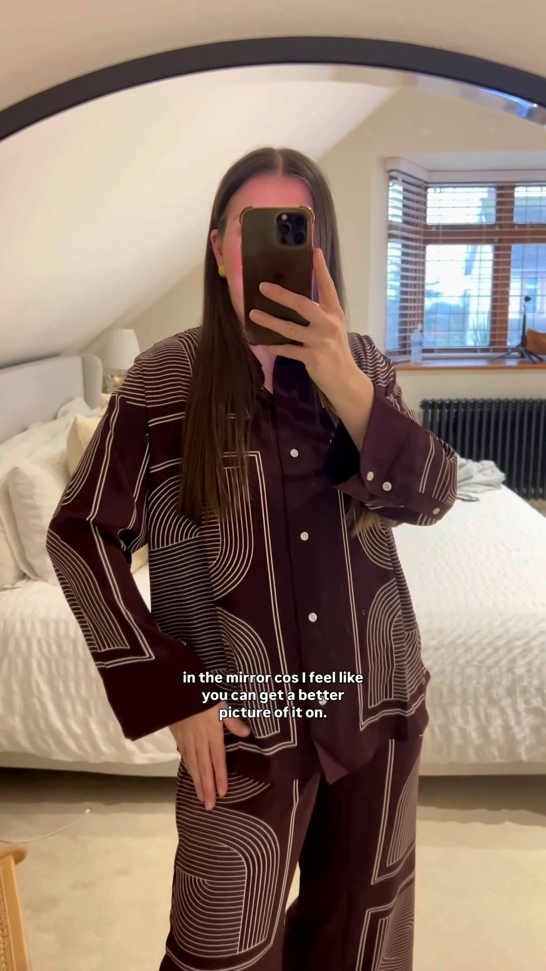 I wear a M in the shirt and large in the trousers, I definitely think I could have got away with the medium however I love the loose fit. I am 5ft 3 for reference.

Trousers have pockets too 👏🏻 