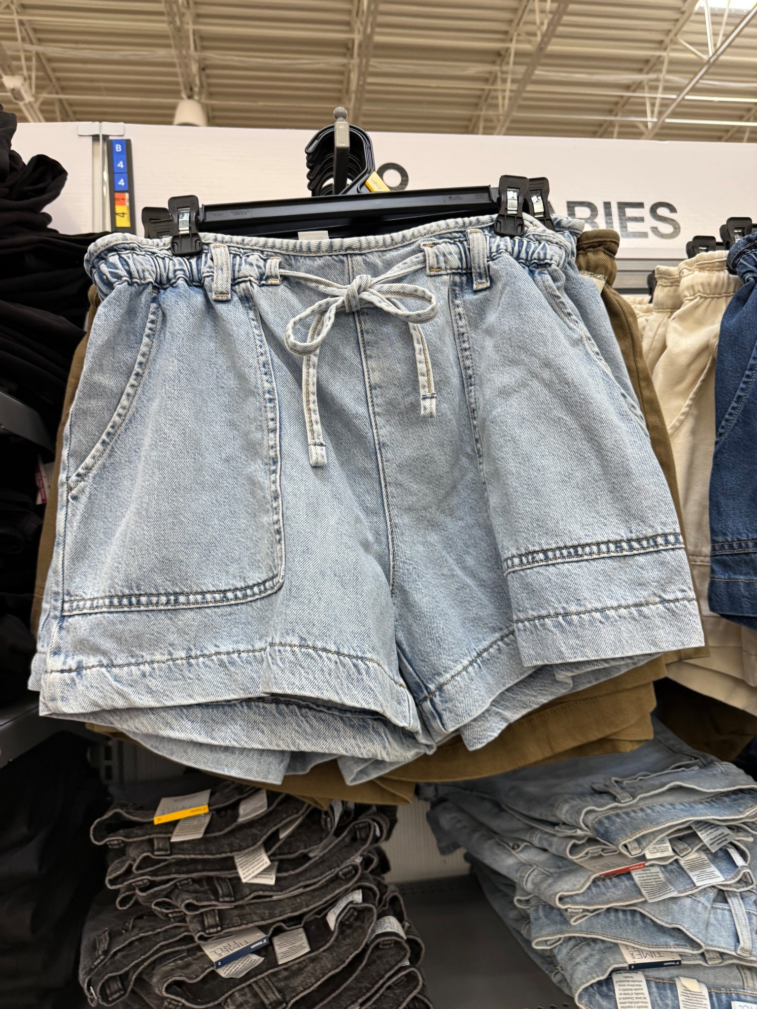 Denim under $30

#LTKSeasonal #LTKootd #LTKdayinmylife