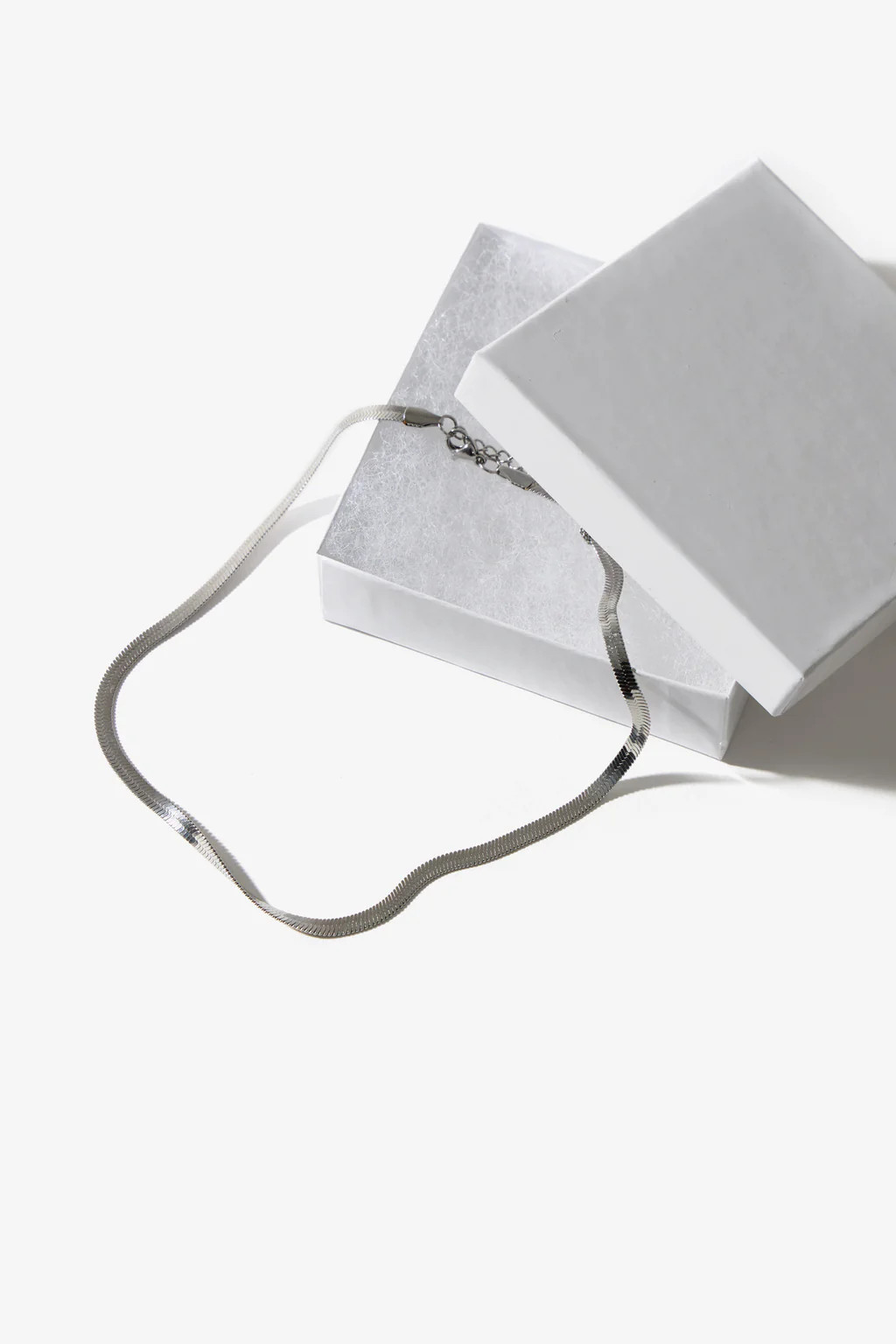 WEEKENDER HERRINGBONE NECKLACE - SILVER | Kittenish