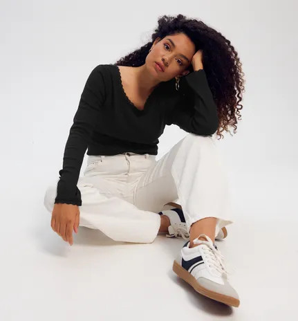 T-shirt côtelé détail dentelle - Noir | Promod (FR)