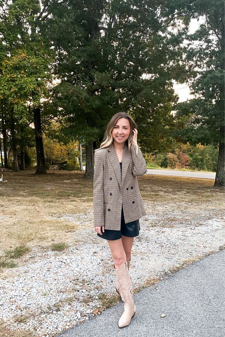 Small in the blazer // medium in the shorts // boots fit tts 







SheIn
Shein 
SheIn blazer 
Plaid blazer 
Brown and black plaid blazer
Brown blazer 
Black blazer 
Leather shorts 
Nordstrom leather shorts 
Target 
Target shoes
Target boots 
Target western boots 
Tan western boots 
Western boots 
Amazon
Amazon prime day 
Amazon tank tops 
Crop tank tops 
Fall outfit 
Fall style 

#LTKSeasonal #LTKshoecrush #LTKstyletip