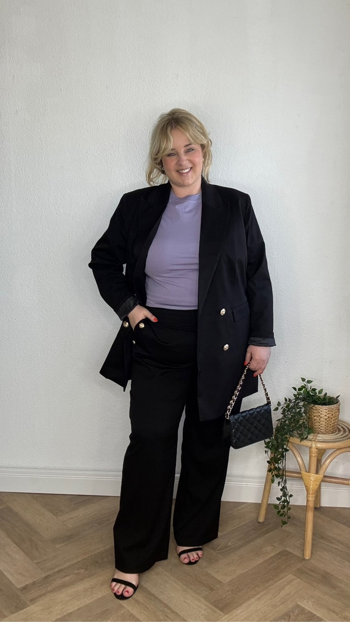 Hosenanzug in schwarz 🖤

15% sparen bei Bon Prix mit dem Code: sa15bp
(Gültigkeit: 14.04. -einschl. 16.04.2026; 15% auf Alles; einmalig einlösbar pro Kundin; gilt in DE App & Webshop)

#hosenanzug #plussizefashion

#LTKdeutschland #LTKplussize