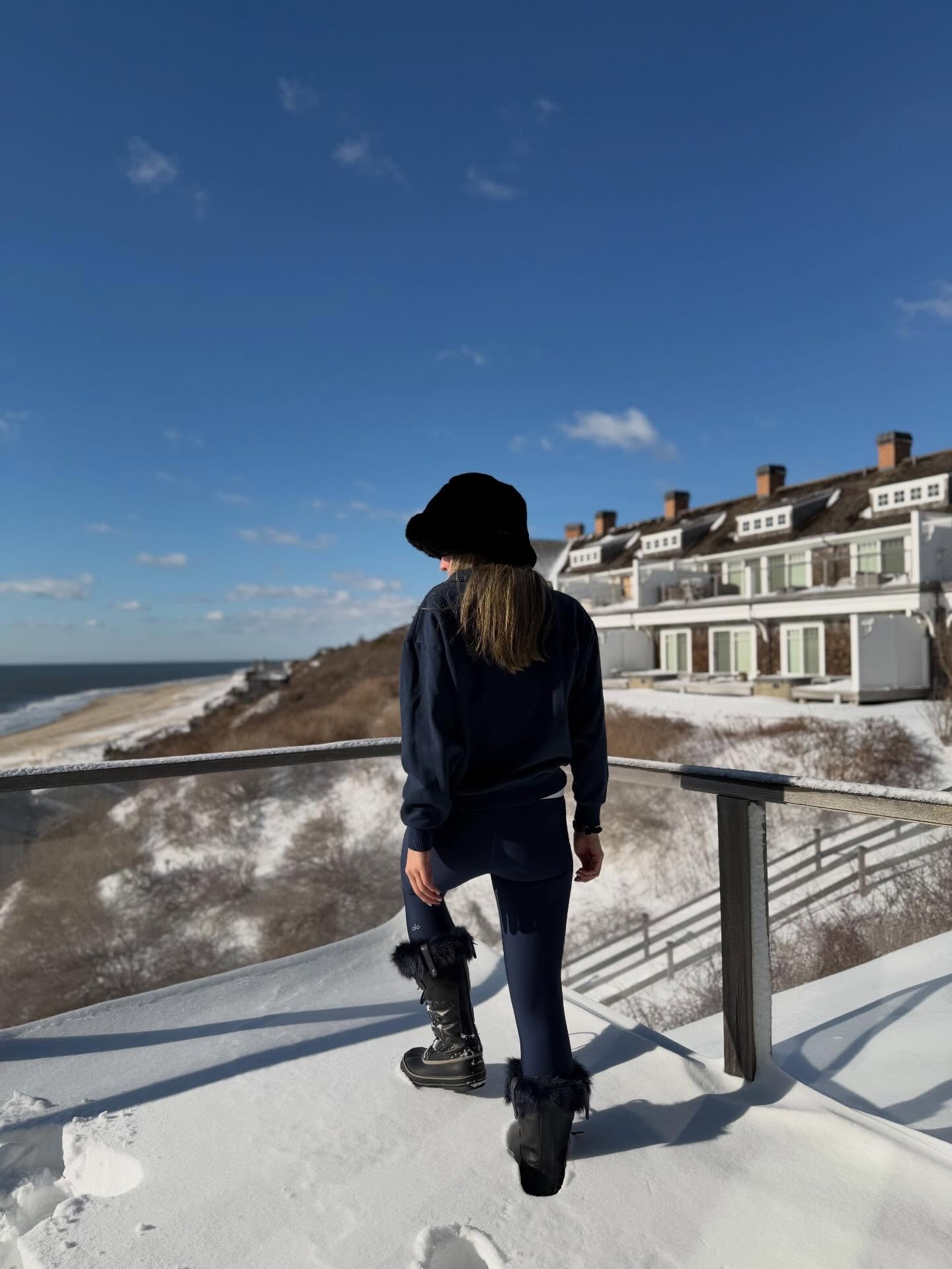 a snowy & sunny adventure 🥶🥰❄️
•
•
•
#gurneysmontauk #staycation #snowstorm