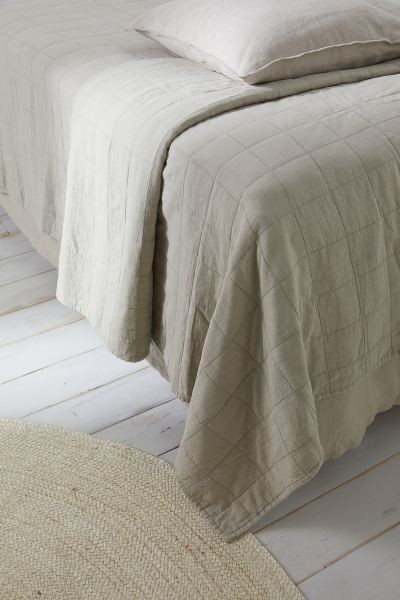 Gesteppte Tagesdecke | H&M (DE, AT, CH, NL, FI)